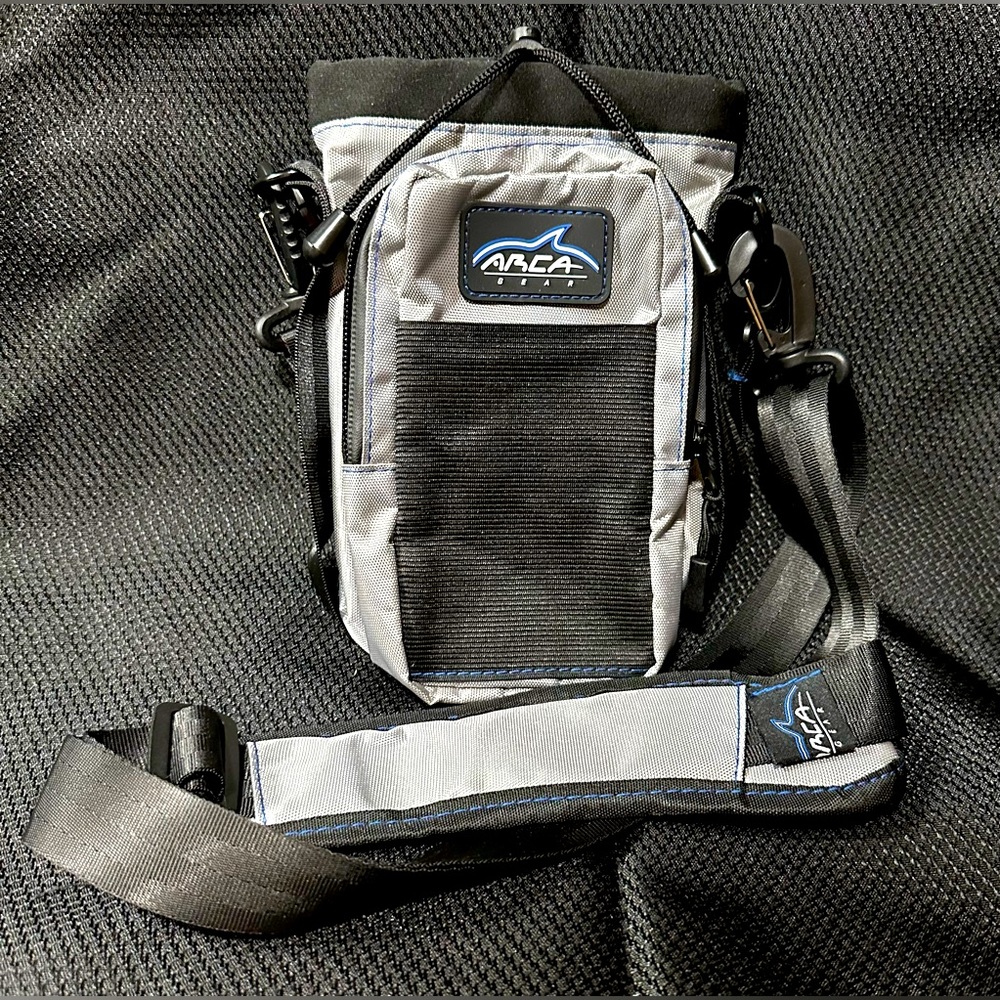 Arca Gear 64oz Hydro Carrier With Sling Carry Handle Gray And Black No Bottle